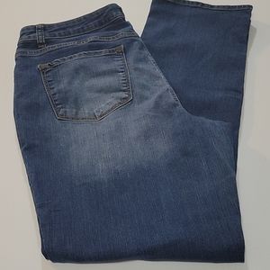 APT9, STRAIGHT LEG CURVY. BIN 52